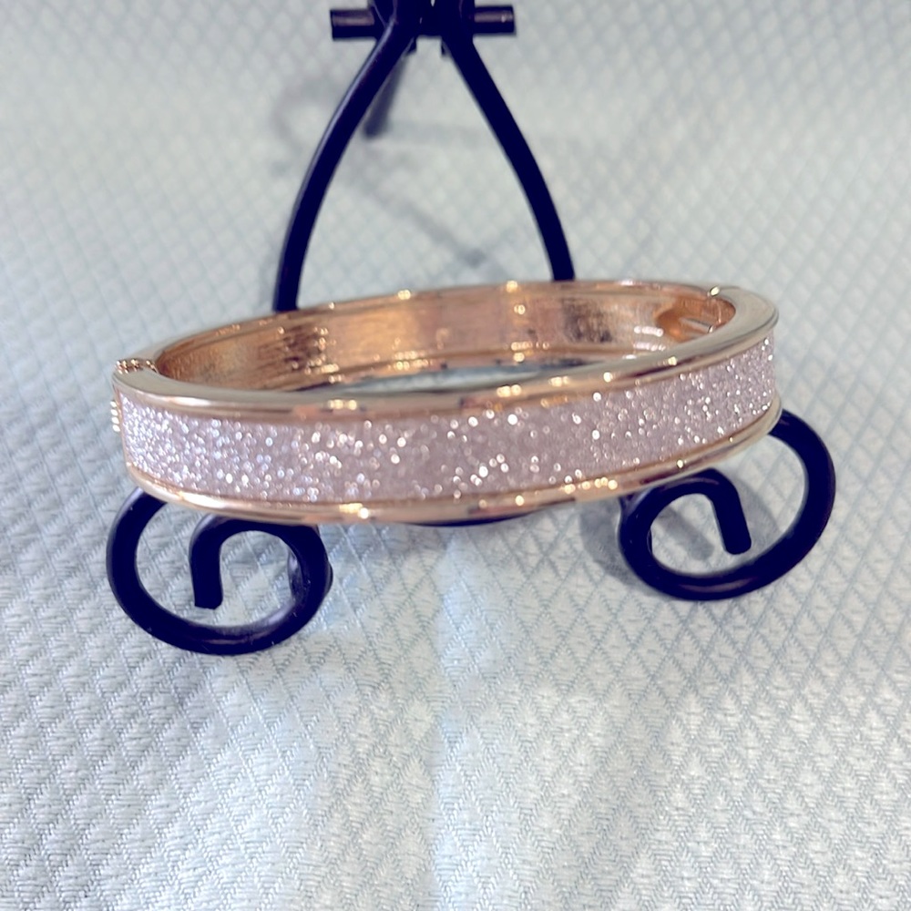 Bangle bracelet